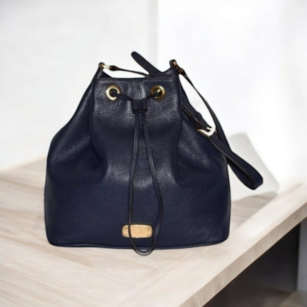 Michael Kors Jules Large Convertible Drawstring Leather Shoulder Bag-Black